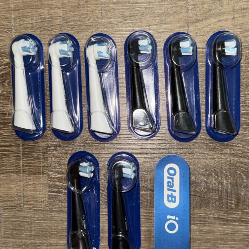 iO Replacement Brush Heads - Black and White